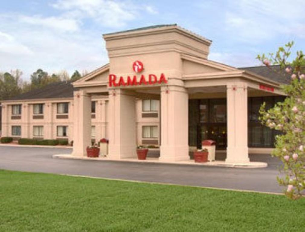 Ramada By Wyndham Tuscaloosa Hotel Exterior foto