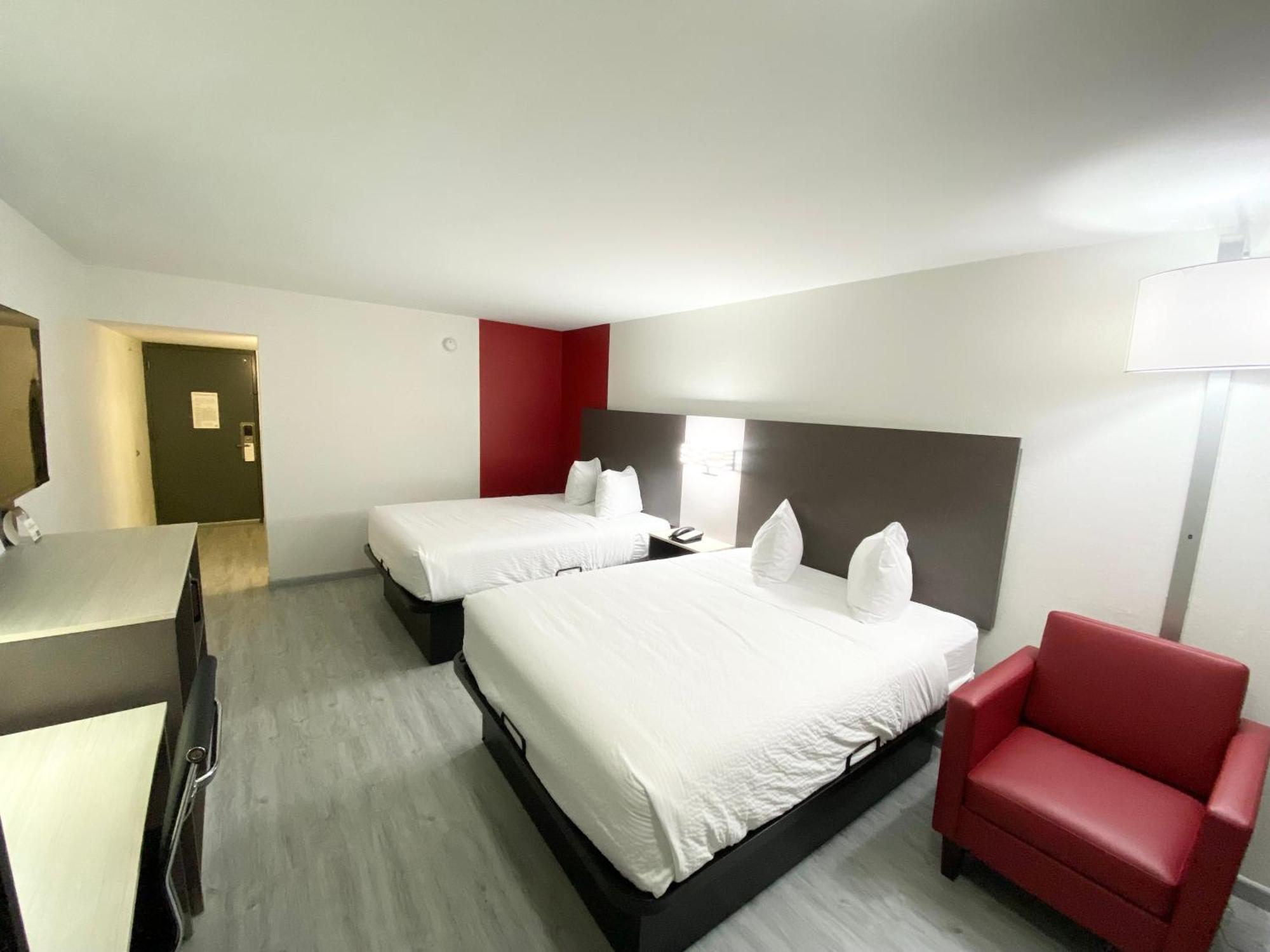 Ramada By Wyndham Tuscaloosa Hotel Exterior foto