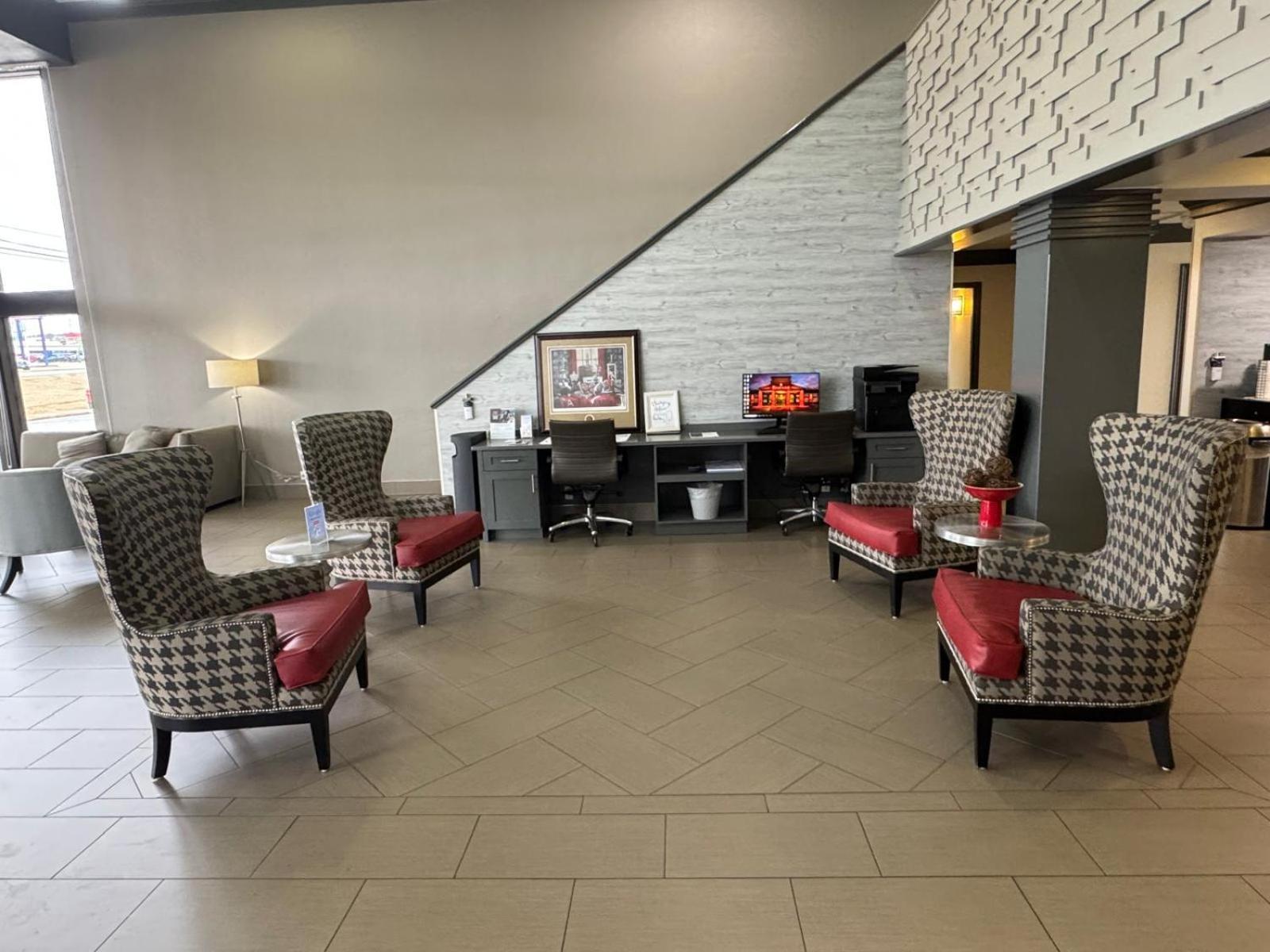 Ramada By Wyndham Tuscaloosa Hotel Exterior foto